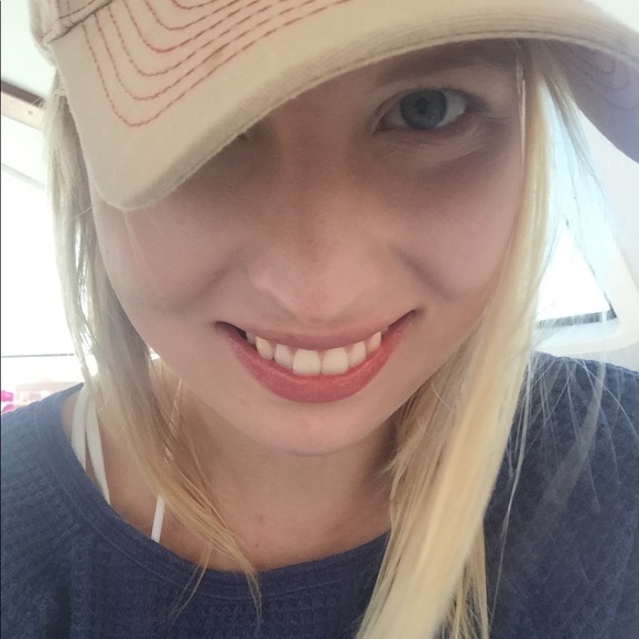 Meet your Posher, Ana - Picture 2 of 2